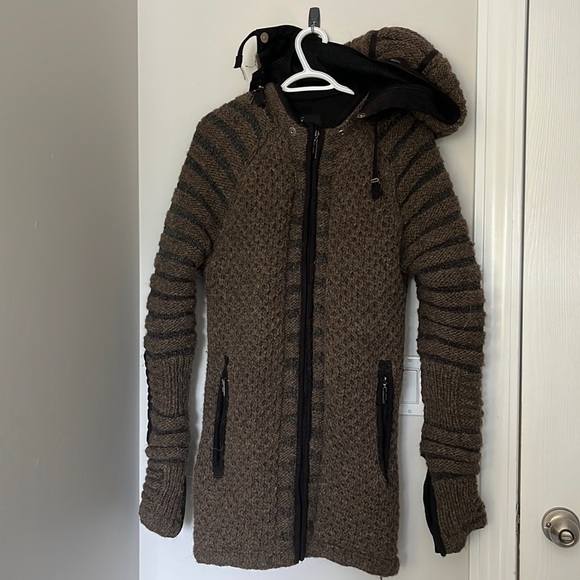 Urku Wool Coat - Picture 13 of 13
